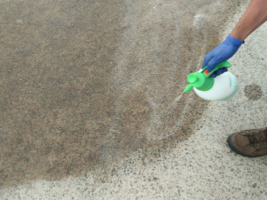 Limpieza de manchas de aceite aeropuerto 11