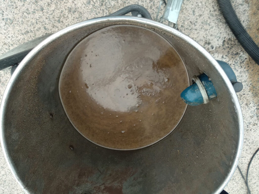 Limpieza de manchas de aceite aeropuerto 12