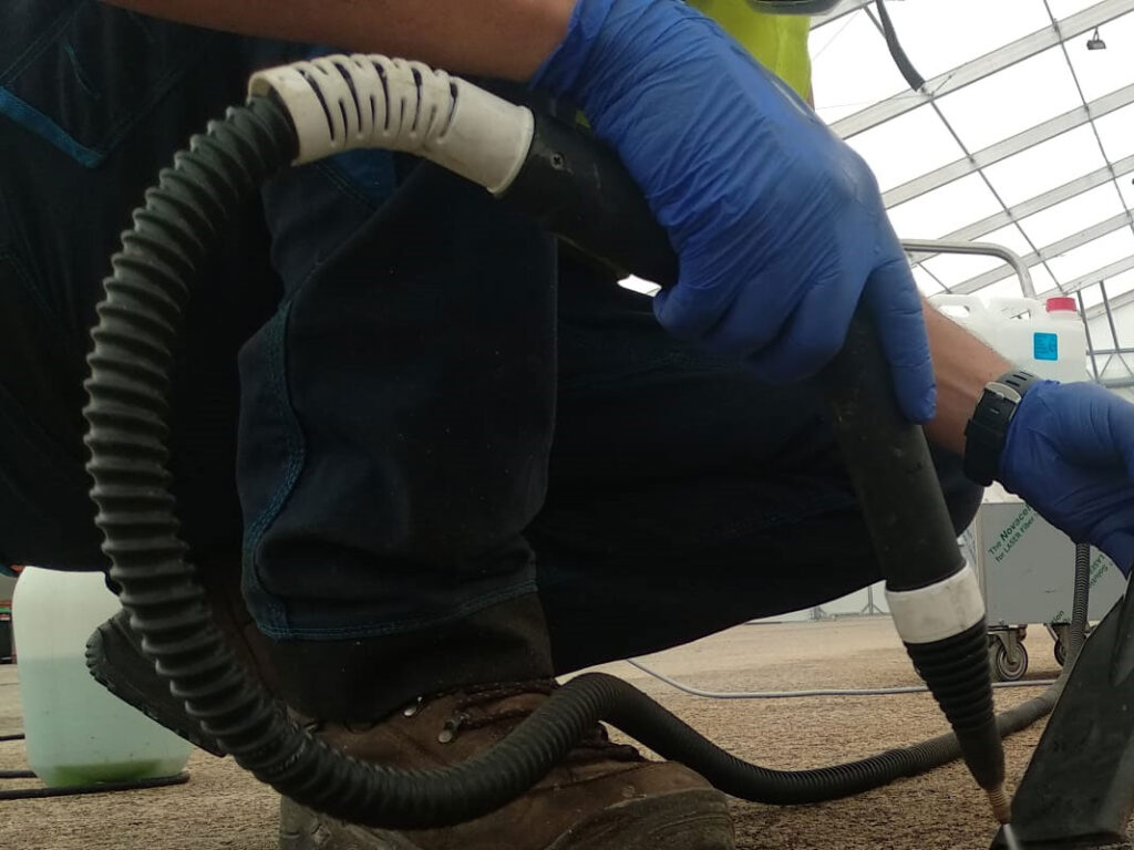 Limpieza de manchas de aceite aeropuerto 15