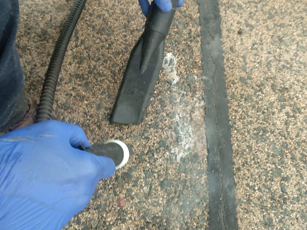 Limpieza de manchas de aceite aeropuerto 18