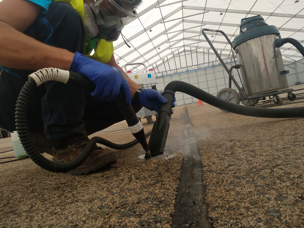 Ver limpieza de manchas de aceite aeropuerto