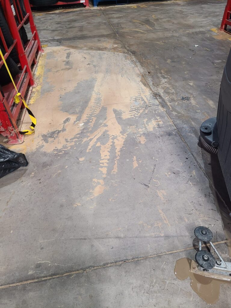 Limpieza de nave industrial inundada4.
