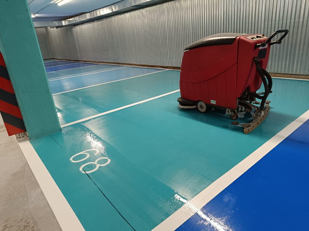 Limpieza exhaustiva sobre un garaje de resina 8