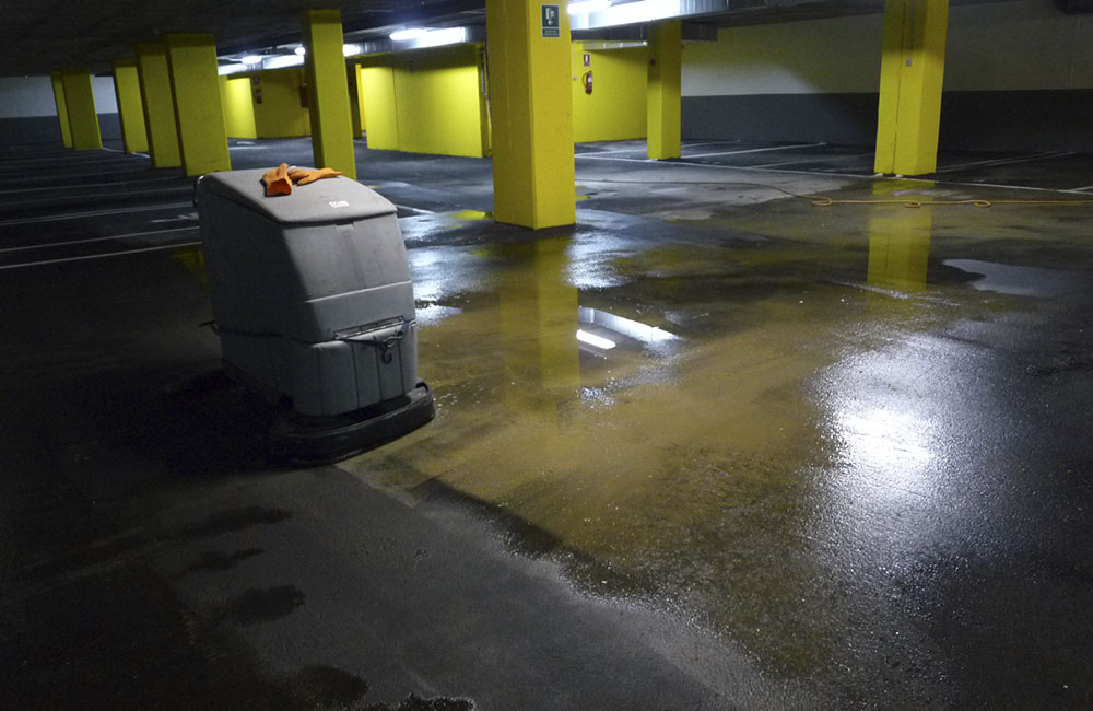 Ver limpieza garaje inundado