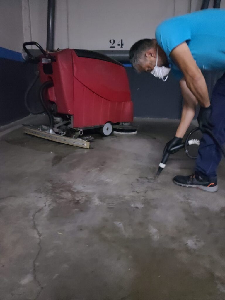 Retirada de manchas de aceite 1